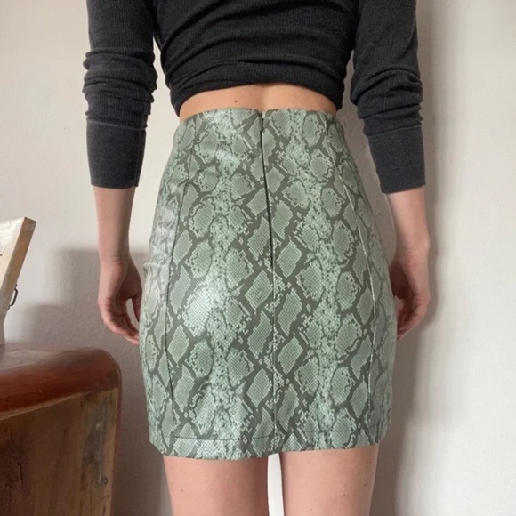 Ronny Kobo Rida Sage Snake Skin Vegan Leather Mini Skirt - Picture 3 of 7